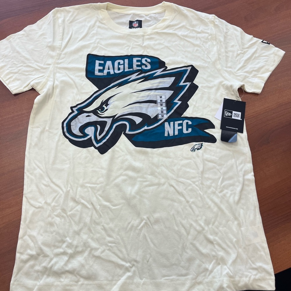Philadelphia Eagles Men’s New Era Cream Sideline T-Shirt, size M, new with tags